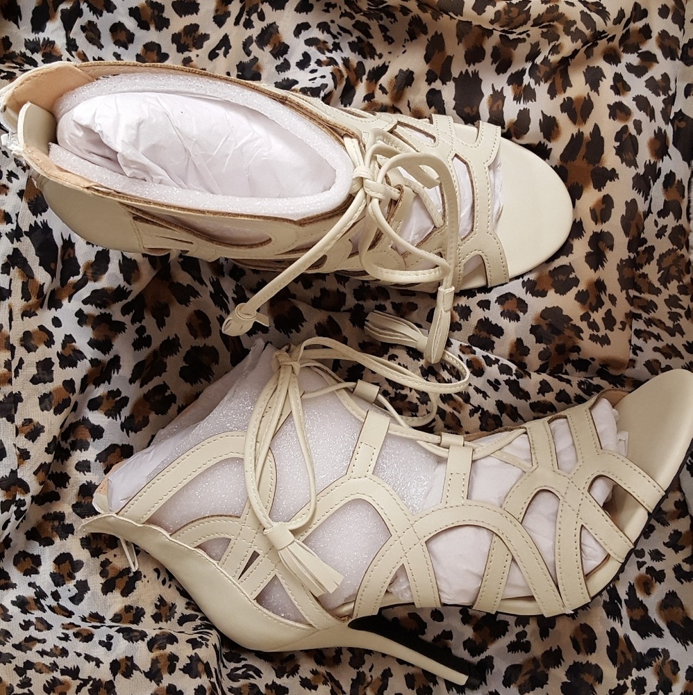 Heeled Sandal w/tassels NEW